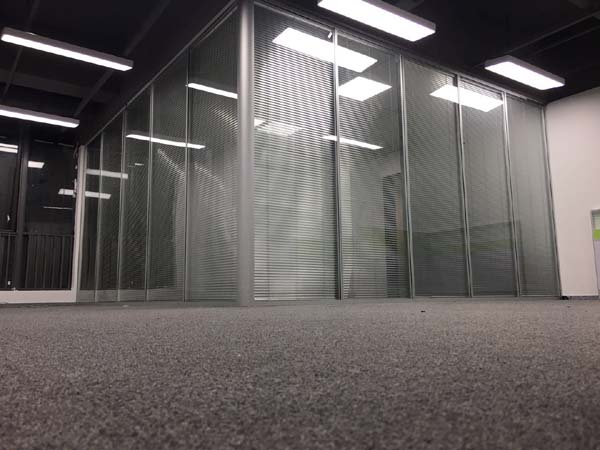 防城港玻璃隔墙厚度之83款大全解析 b7aa4d086e1a1605b60cb2b961251c96.jpg